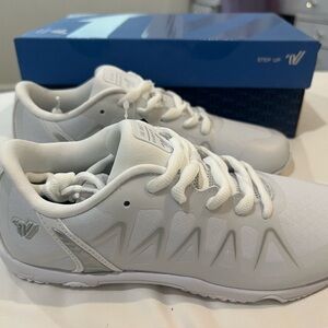 Varsity DBL Edge 2 Cheer Shoes NWT SZ 7.5 White Athletic Sneakers